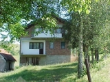 kuća, pozicija sa ulaza na imanje 
